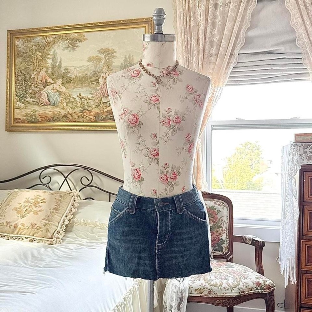 Jean mini skirt  Y2K Guess dark wash denim mini skirt size 26